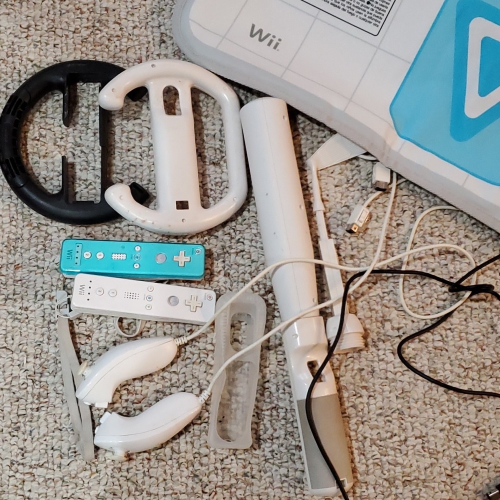 Wii accessories 9 pieces